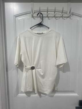 On Twelfth White Short Sleeve Side Buckle Ruched Top Size L